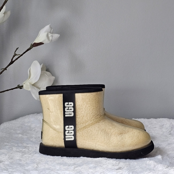 UGG Classic Clear Mini Boot - Picture 6 of 12